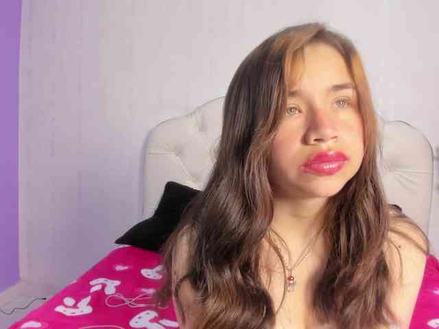 Hot-Barbie-Poku webcam