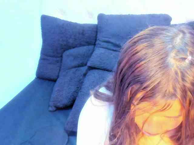 Hot-Barbie-Poku webcam