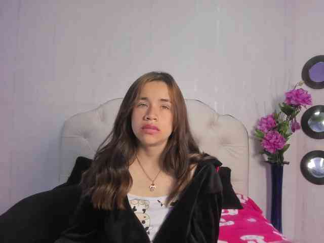 Hot-Barbie-Poku webcam