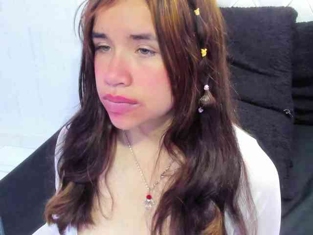 Hot-Barbie-Poku webcam