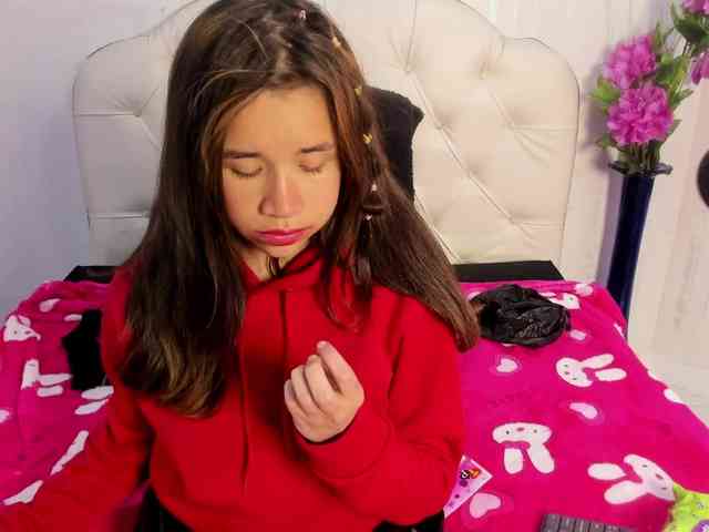 Hot-Barbie-Poku webcam