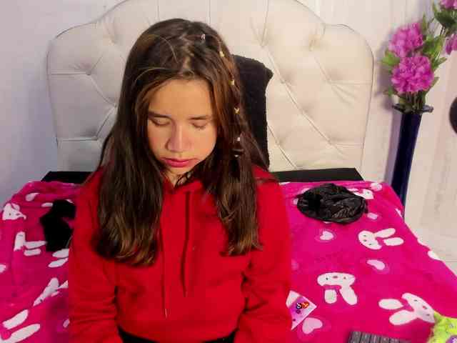 Hot-Barbie-Poku webcam