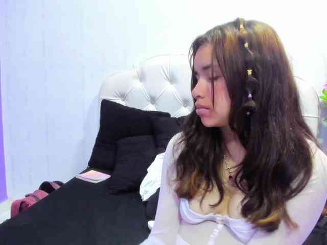 Hot-Barbie-Poku webcam