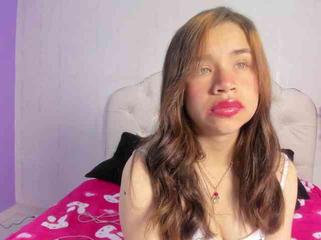 Hot-Barbie-Poku webcam