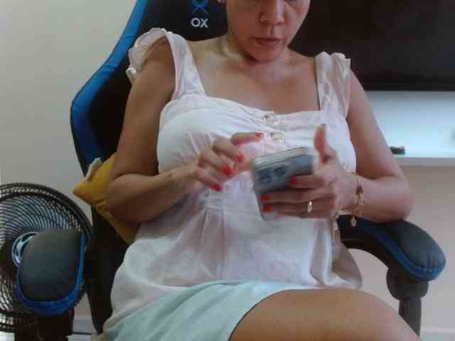 pocahontas26 Live Webcam on BongaCams