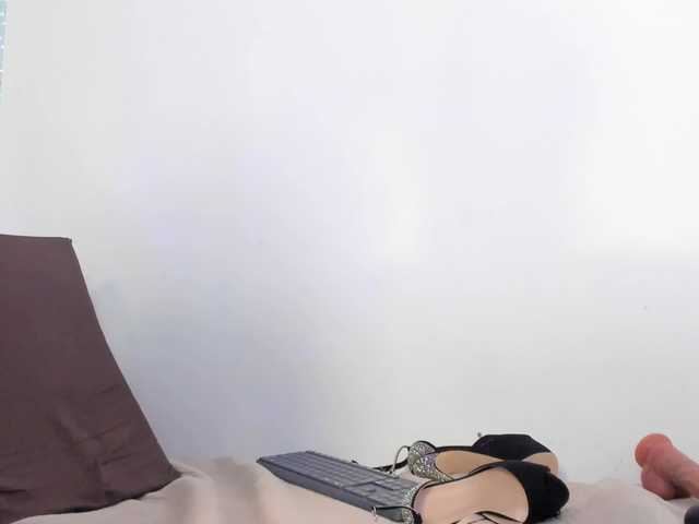 EmaWright's BongaCams show and profile