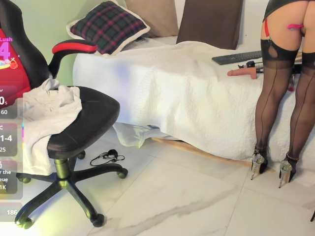 EmaWright's BongaCams show and profile