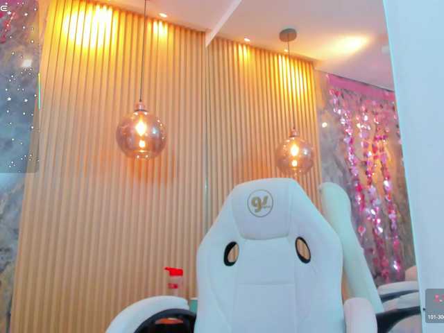 BecaWinn's BongaCams show and profile