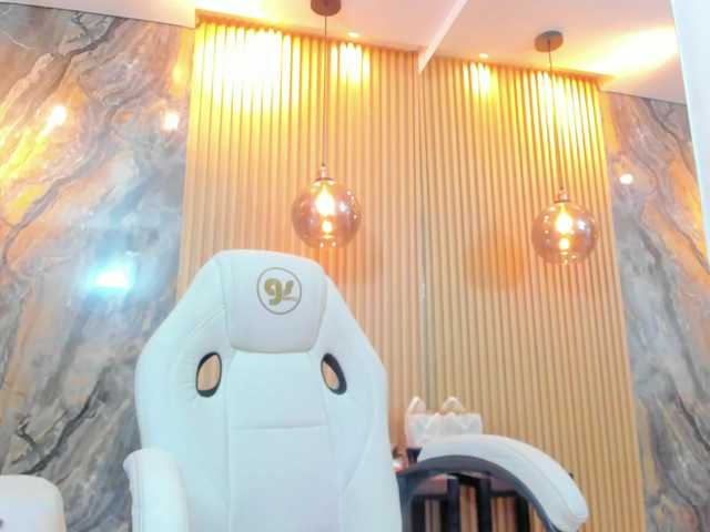 BecaWinn's BongaCams show and profile