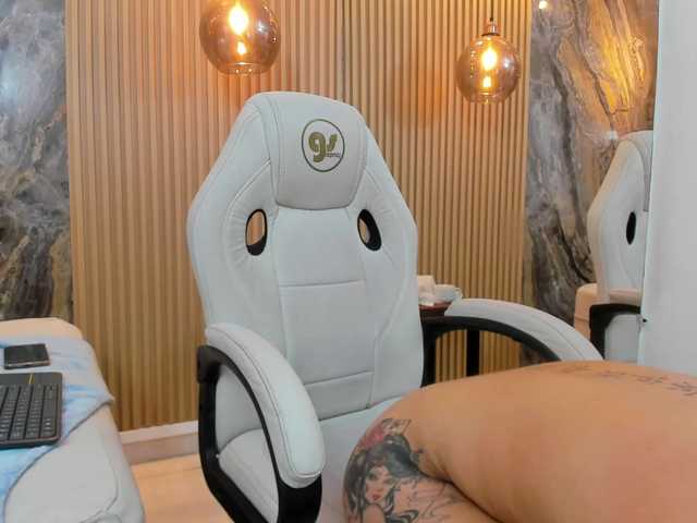 BecaWinn's BongaCams show and profile