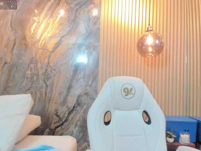 BecaWinn's BongaCams show and profile