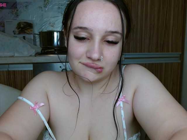 Sex chat gratuit in direct cu curvybomb pe BongaCams