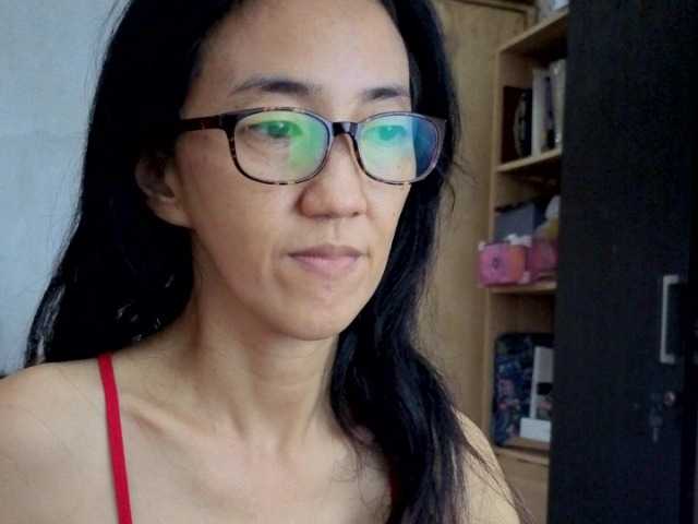 bee077's BongaCams show and profile