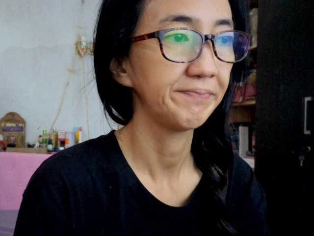 bee077's BongaCams show and profile