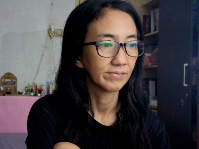 bee077's BongaCams show and profile