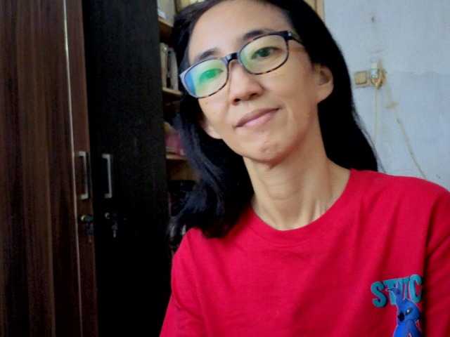 bee077's BongaCams show and profile