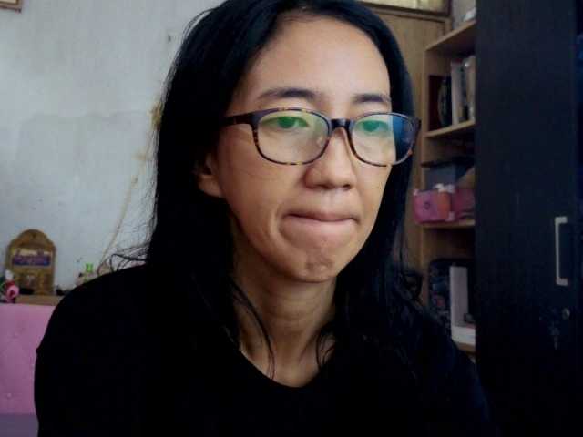 bee077's BongaCams show and profile