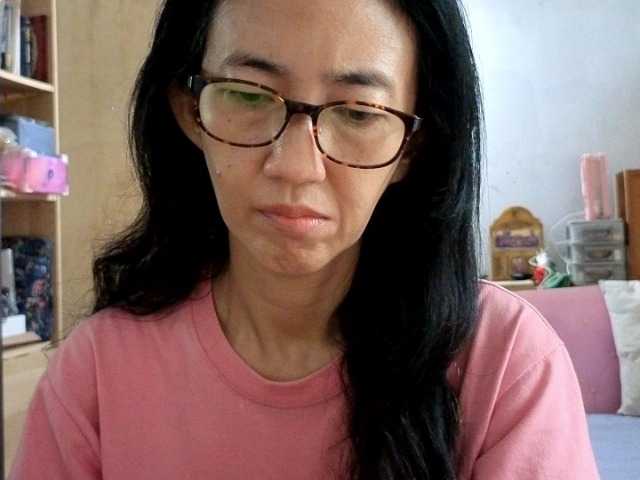 bee077's BongaCams show and profile