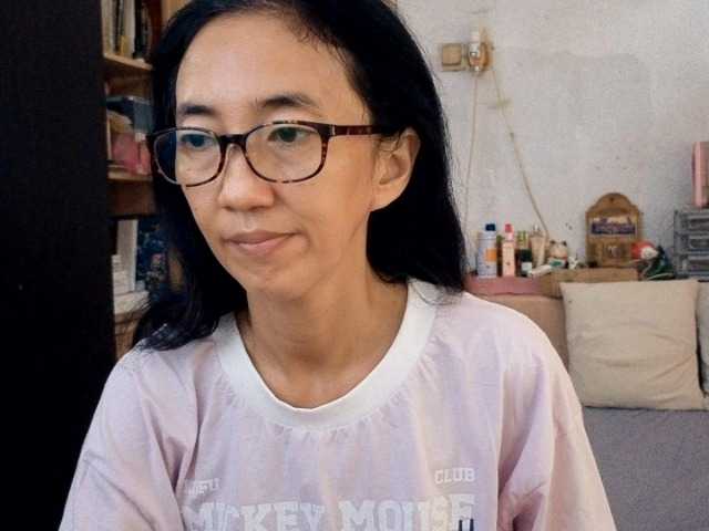 bee077's BongaCams show and profile