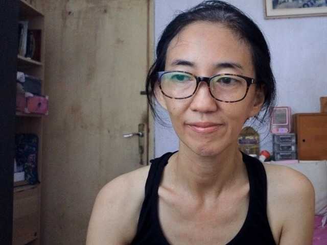 bee077's BongaCams show and profile