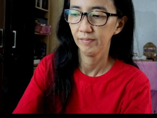 bee077's BongaCams show and profile