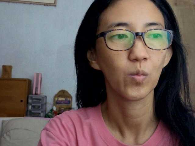 bee077 Live Cam on BongaCams