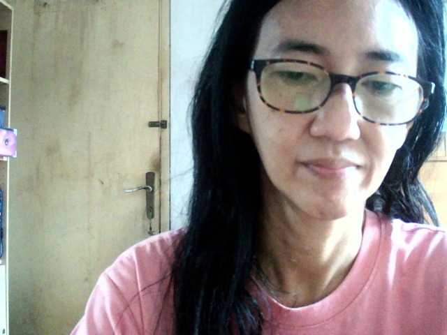 bee077's BongaCams show and profile