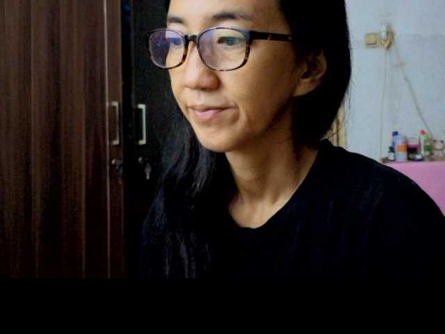 bee077's BongaCams show and profile