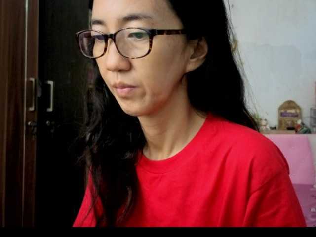 bee077 from BongaCams