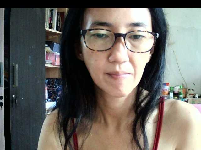 bee077's BongaCams show and profile