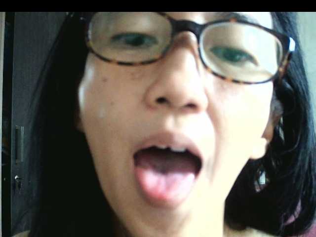 bee077's BongaCams show and profile