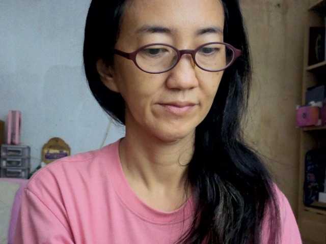 bee077's BongaCams show and profile