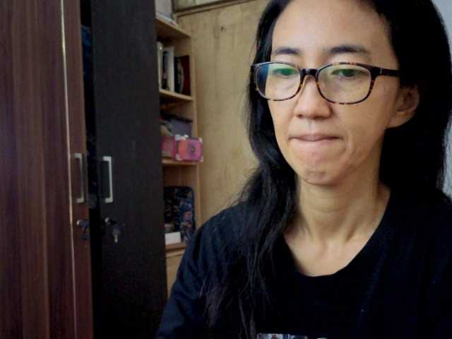 bee077's BongaCams show and profile