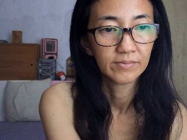 bee077's BongaCams show and profile