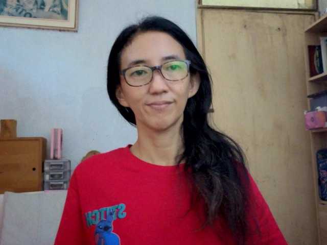 bee077's BongaCams show and profile