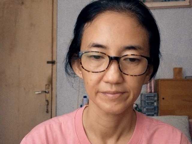 bee077's BongaCams show and profile