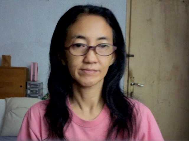 bee077 Live Cam on BongaCams