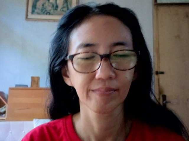 bee077's BongaCams show and profile