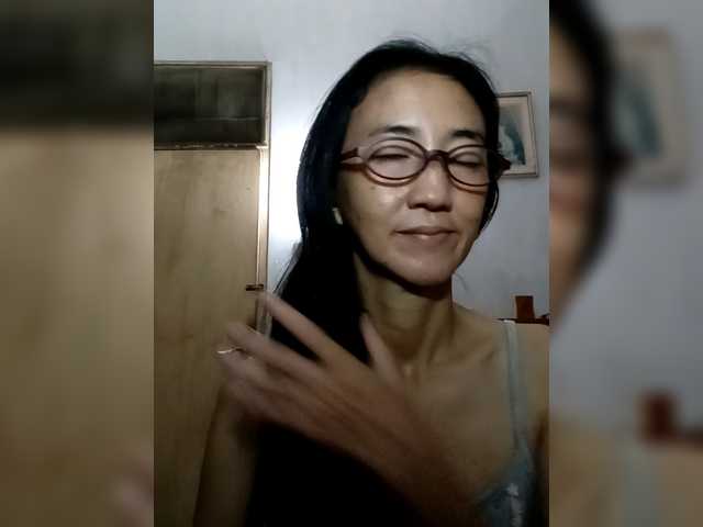 bee077 from BongaCams