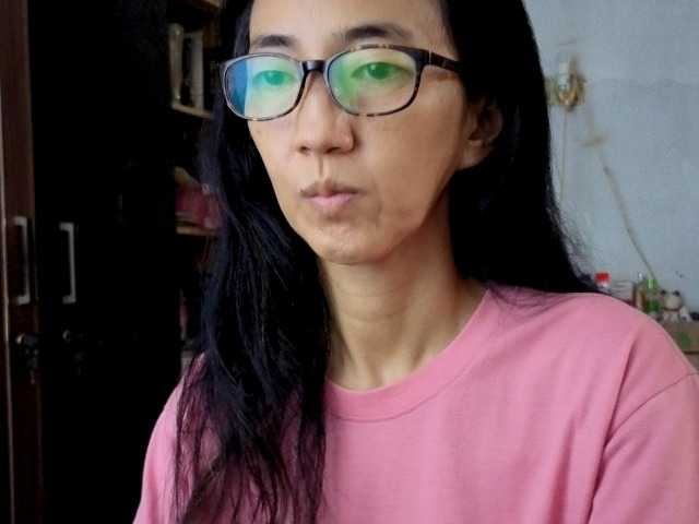 bee077's BongaCams show and profile