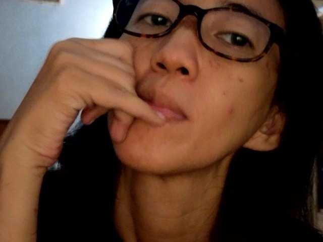 bee077's BongaCams show and profile