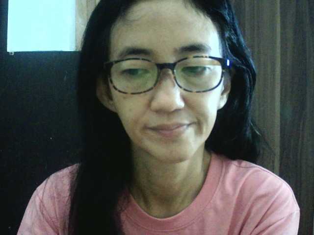 bee077's BongaCams show and profile