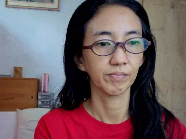 bee077's BongaCams show and profile