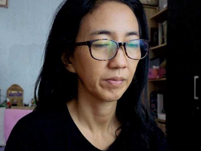 bee077's BongaCams show and profile