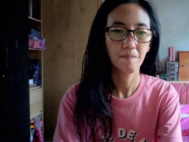 bee077's BongaCams show and profile