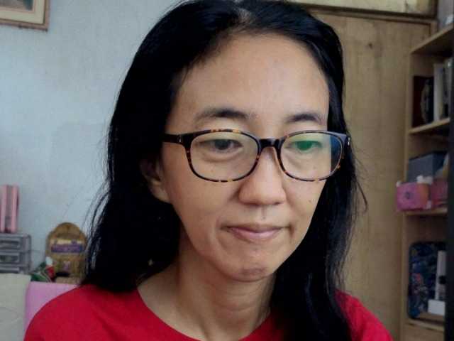 bee077's BongaCams show and profile