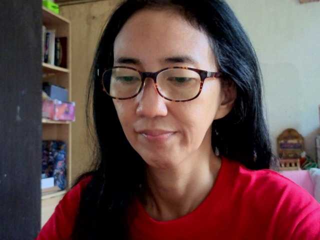 bee077's BongaCams show and profile