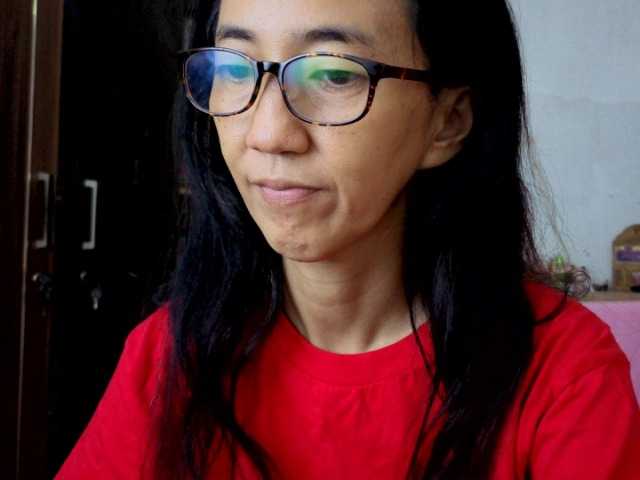 bee077's BongaCams show and profile