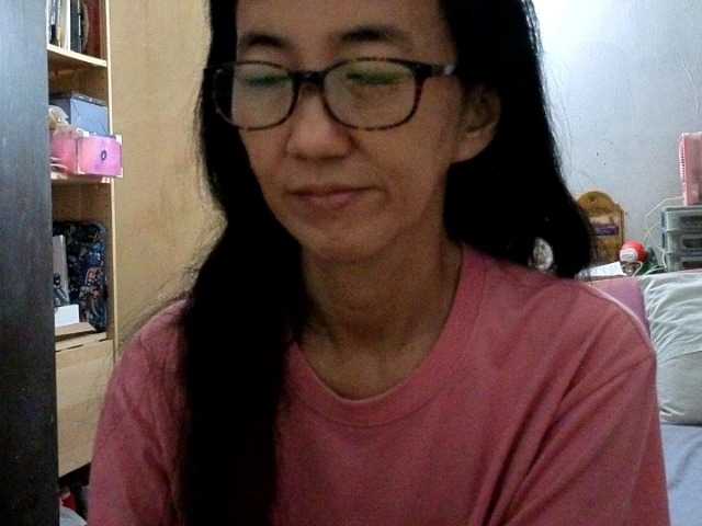 bee077's BongaCams show and profile