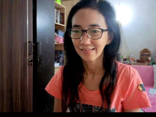 bee077's BongaCams show and profile